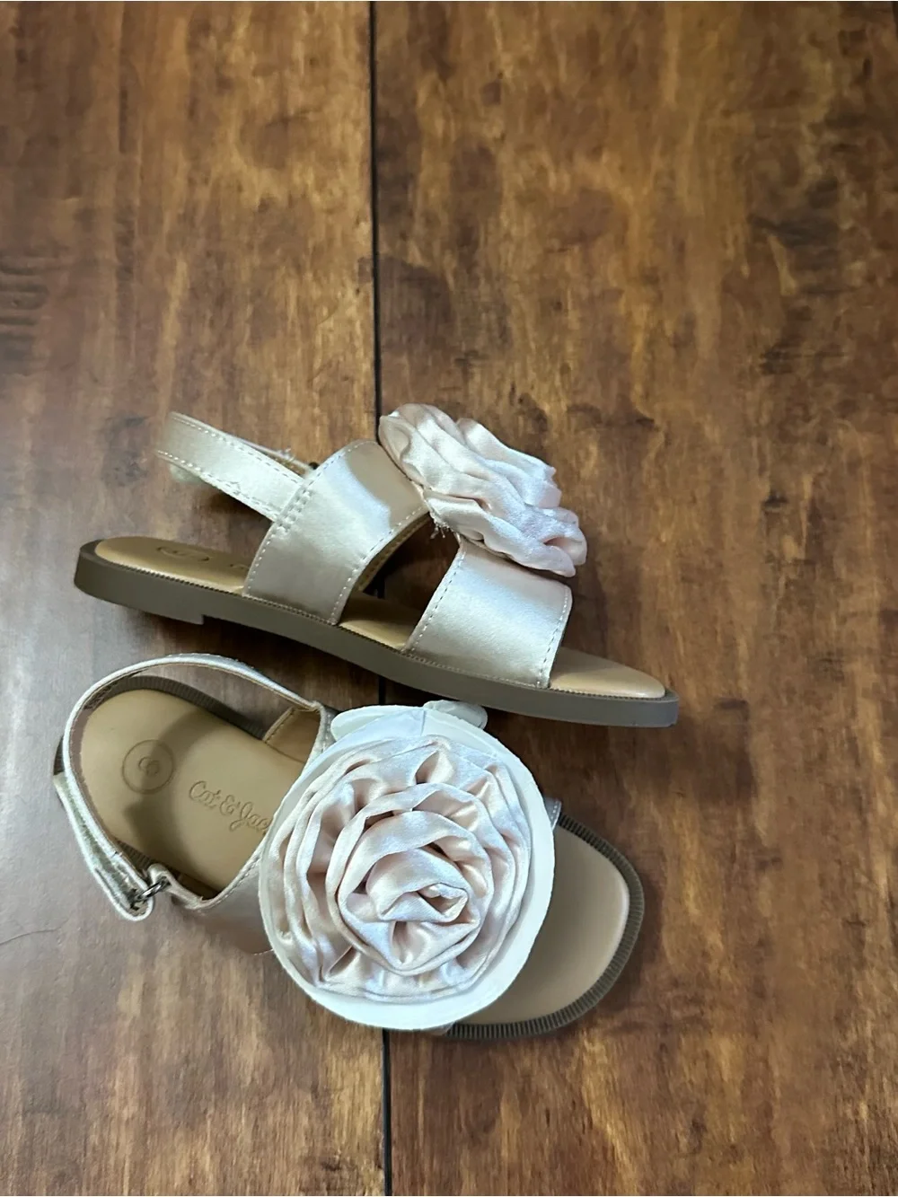 Gold Flower-Accent Girls Sandals by Cat & Jack - size 8